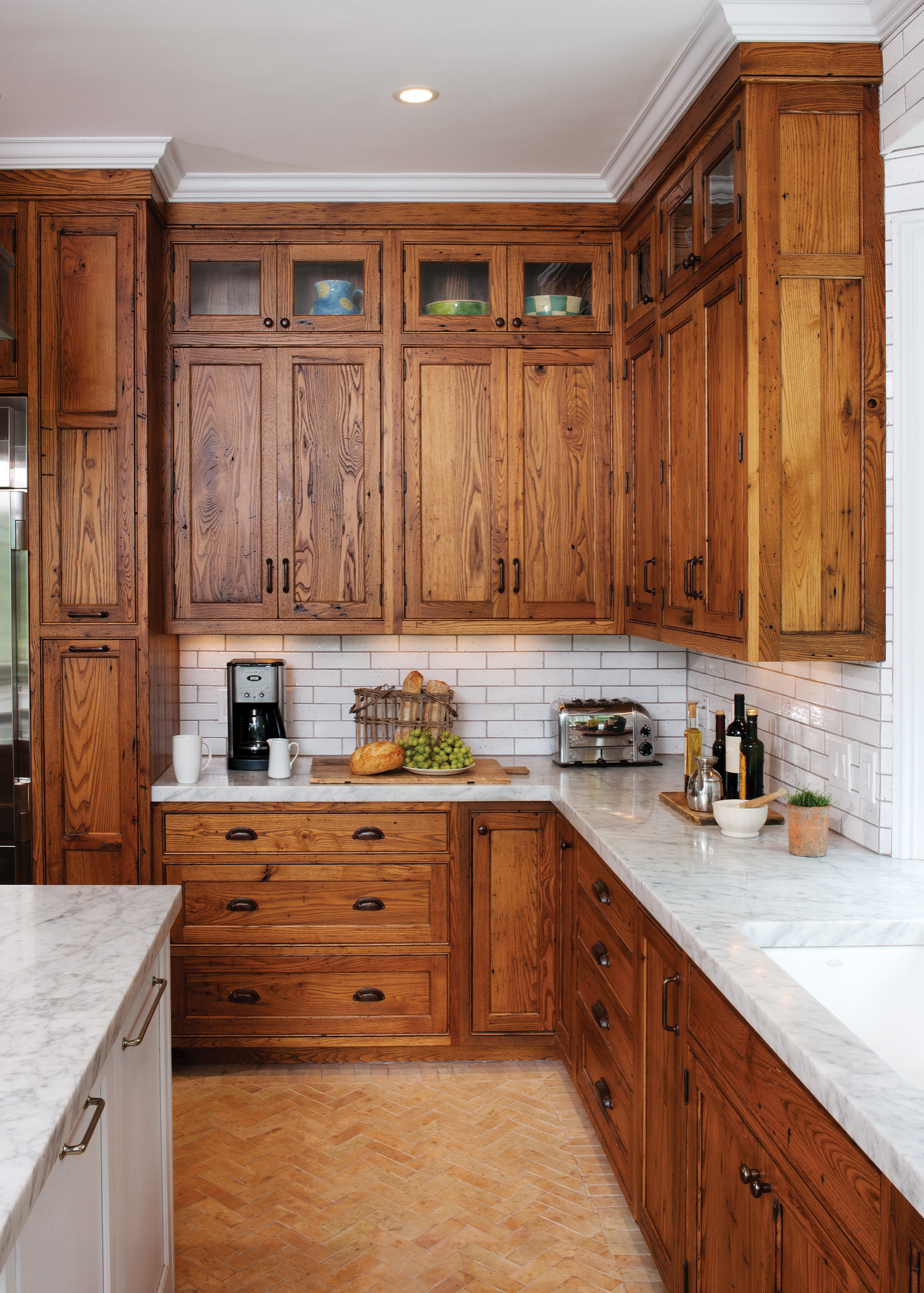rustic-reclaimed-chestnut-crown-point-cabinetry-img~9e81d48a0249db09_14-8606-1-9a97c12
